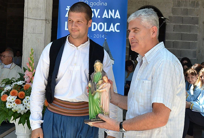 Draganu Čoviću uručen kip svete Ane u Ljutom Docu