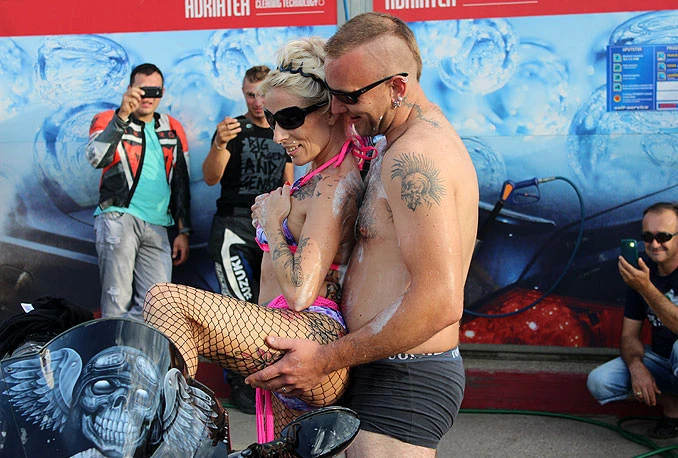Defile motora i striptiz obilježili motorijadu u Širokom Brijegu