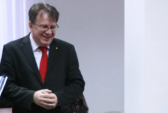Vrijeme je da odu razni Džeferovići i da prestane praksa privatizacije državnih institucija