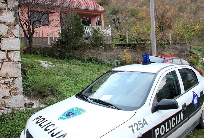 Oskvrnuto katoličko groblje u Grabovici kod Mostara