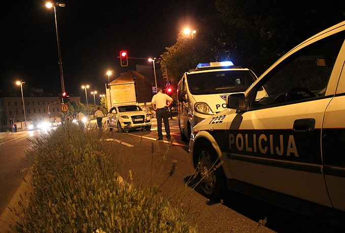 Kod Franjevačke crkve sudar dva automobila, ozlijeđene dvije osobe