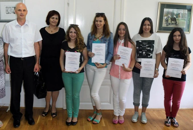 Načelnik Stoca pohvalnicama i novčanim nagradama darovao učenike generacije
