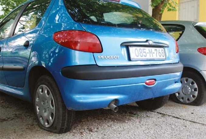 Svako jutro dočekaju ih izbušene gume na automobilima