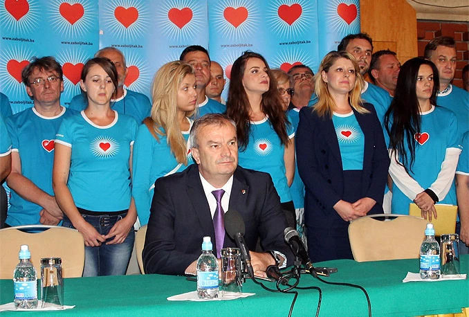 Vlada odbila Lijanovićevu ideju o duplom porezu