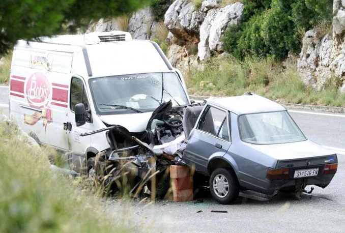 Kod Trogira dvije osobe poginule; Dubrovnik: U sudaru 6 osoba ozlijeđeno