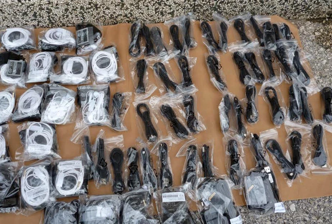 Preko granice ilegalno pokušao prebaciti mobitele i opremu
