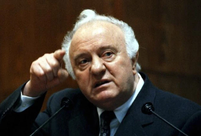 Umro Eduard Shevardnadze