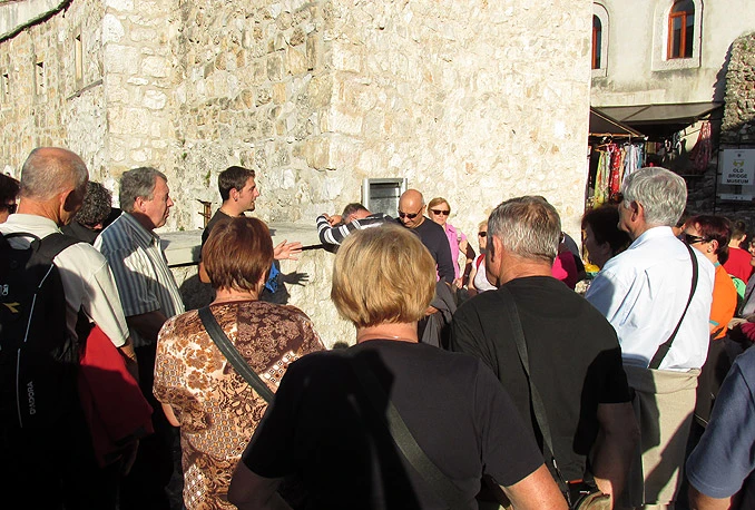 Zgroženi turist u Mostaru: Vidio sam tučnjavu prosjaka i prodaju droge