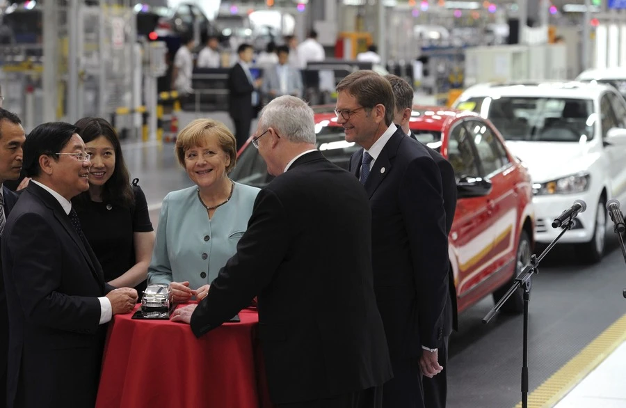 Merkel traži od Kineza da više kupuju, a manje kradu patente