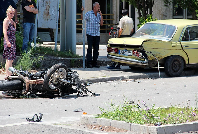 Vozač motocikla teže ozlijeđen u Dubrovačkoj ulici