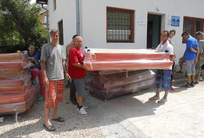 Obiteljima u Maglaju dostavljeni kauči