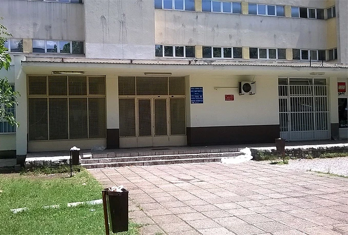 Nisu džaba krečili: Grafiti na školi drugi put obojeni