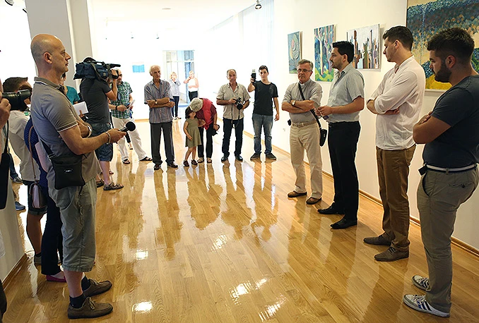U Mostaru otvorena humanitarna izložba za stradale u poplavama