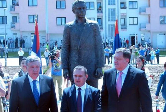 Otkriven spomenik Gavrilu Principu u Istočnom Sarajevu