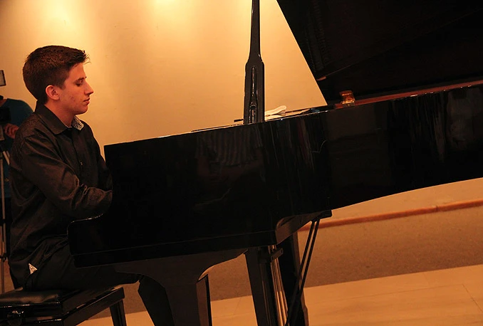 U galeriji Kosače održan maturalni solistički koncert Marka Palamete