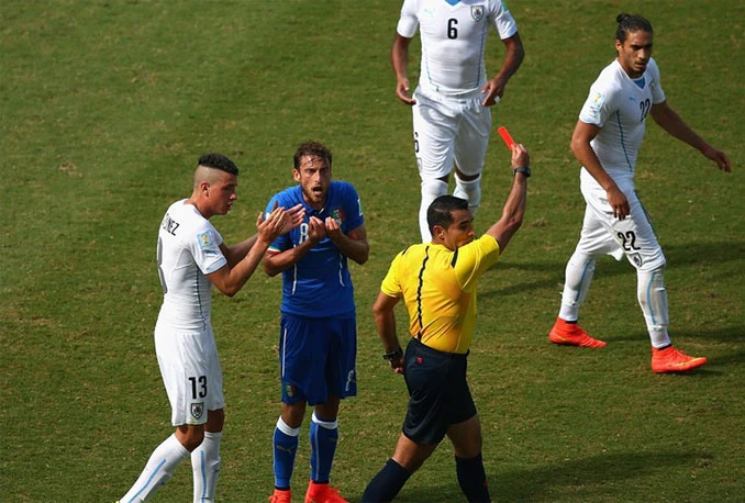 Urugvaj slavi, Italija oštećena, Suarez opet ujedao!