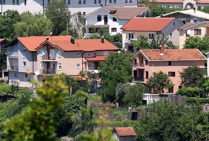 U Širokom Brijegu pronađen automobil ukraden u Mostaru