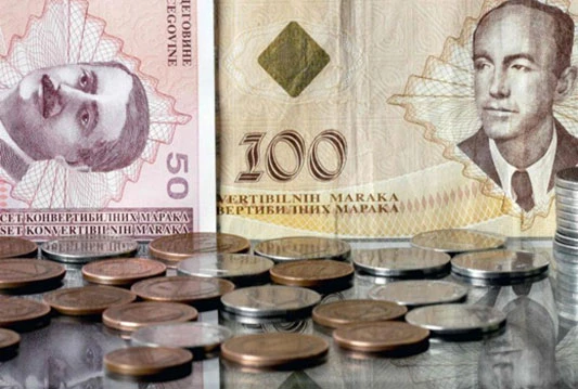 Iznos prosječne plaće u BiH se smanjio, iznosi 832 KM