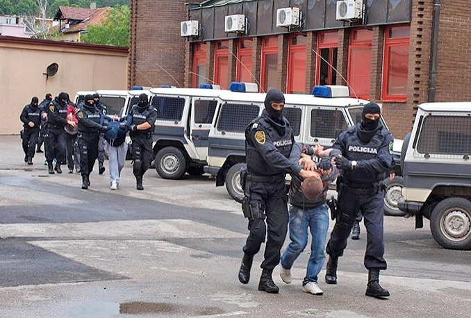 Policija na području Tuzlanske županije privela 11 osoba