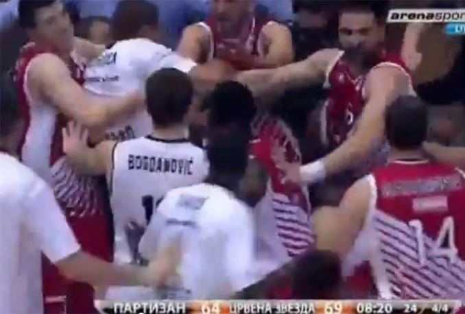 Finale prekinuto nakon opće tučnjave igrača Partizana i Zvezde