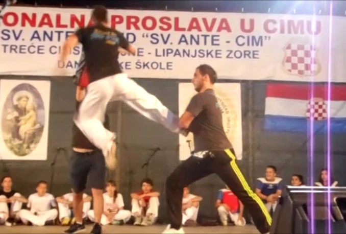 Cro Star demonstracijama uveličao proslavu u Cimu