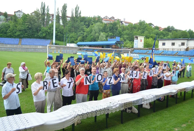 Najduži heklani stolnjak znak podrške nogometnoj reprezentaciji BiH