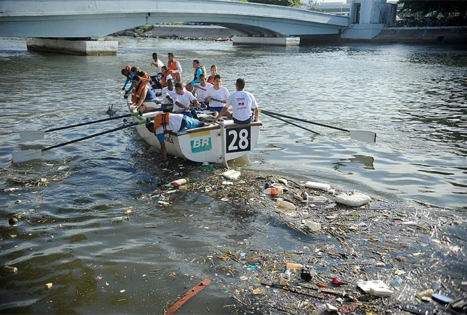 Olimpijska staza ispred Rio de Janeira: Plutaju ljudska tijela, mrtvi psi i opasan otpad