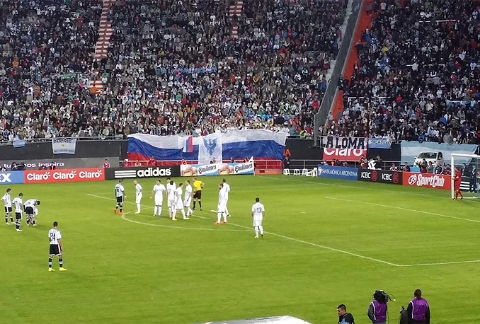 Slovenci iz Argentine u La Plati razvili ''domobransku zastavu''