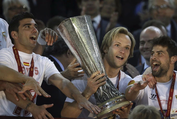 Ivan Rakitić potpisao je ugovor s Barcelonom do 2019. godine