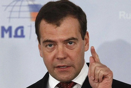 Podrška G7 Ukrajini je cinizam bez granica
