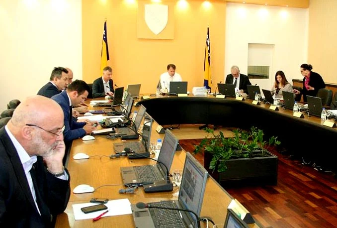 Vlada donijela plan: Odvajati od plaća, odgoditi kredite, a državni službenici kako hoće