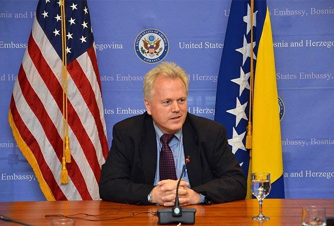 Hill: Da bi MMF mogao pomoći, političari trebaju usvojiti zakon