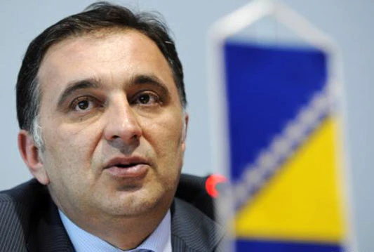 Ministarstvo za ljudska prava i izbjeglice zapošljava četiri rođaka?