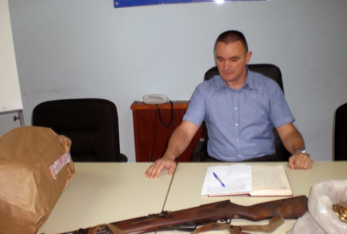 Gacko: Oduzeto 10 kg droge, zolja, puška, streljivo...; Među privedenima i policajac
