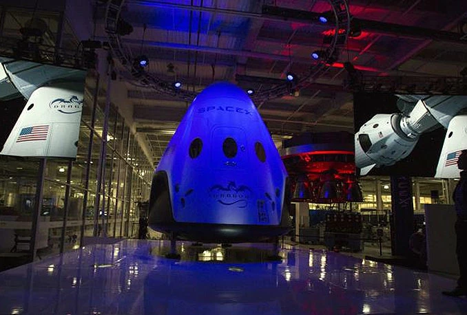 Dragon V2: SpaceX predstavio novi svemirski brod