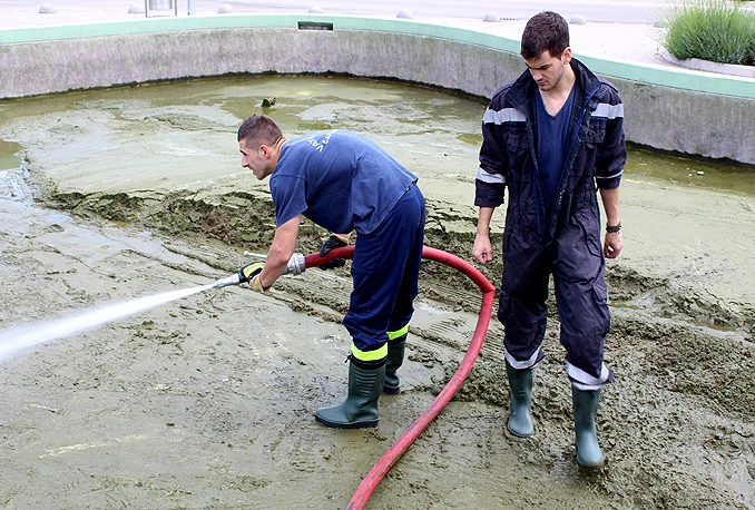Detaljno očišćen bazen na kolodvorskom trgu u Čapljini