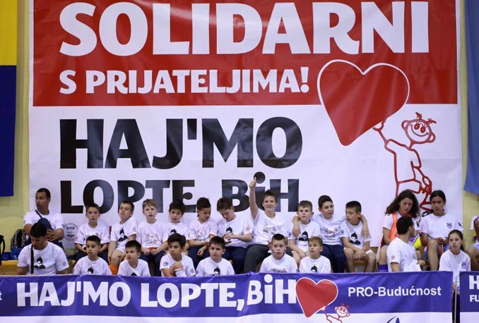 Stotine mališana iz BIH povezala nogometna igra 