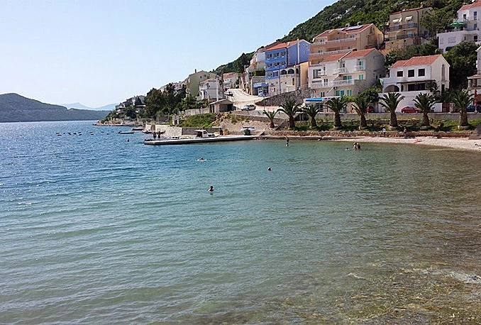 Prvi kupači na neumskim plažama