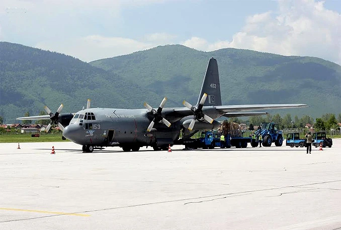 U Sarajevo sletio transportni avion sa 40 tona pomoći iz Pakistana