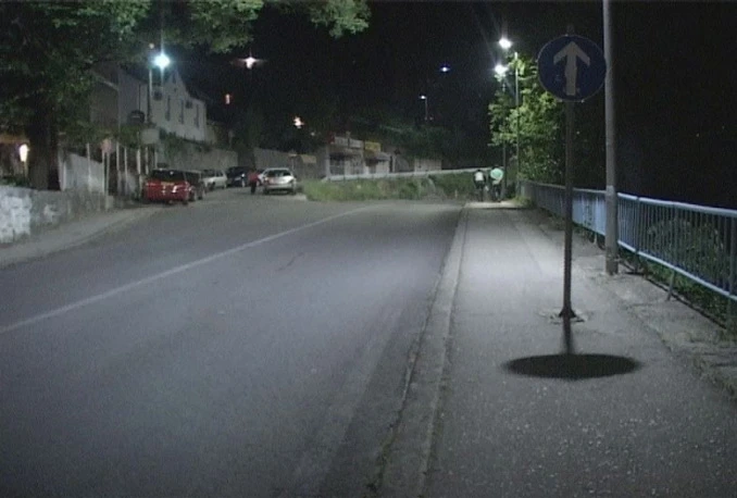 Udario majku s bebom u kolicima i pobjegao