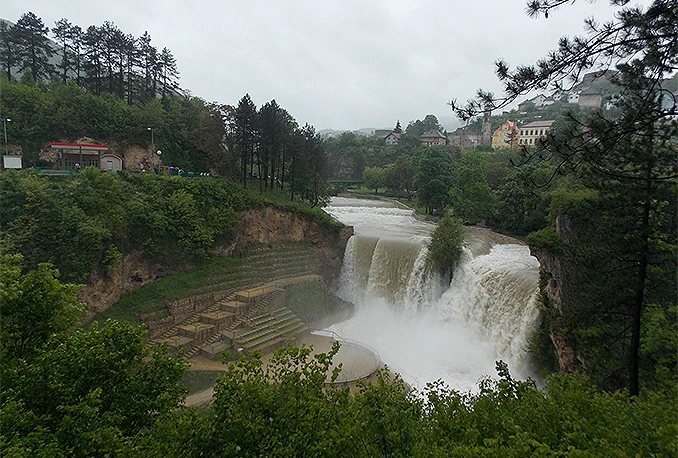 I na području općine Jajce brojna klizišta ugrožavaju domaćinstva i cestovne komunikacije