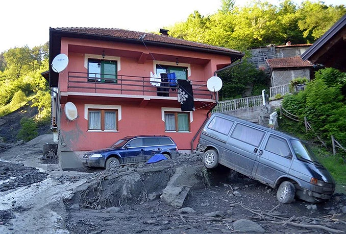 Što učiniti s poplavljenim automobilom!?