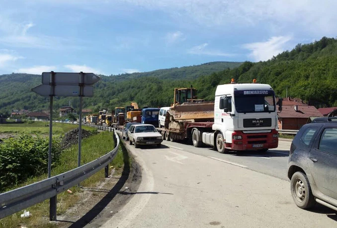 Deblokada 5000 osoba uz pomoć mehanizacije Autocesta