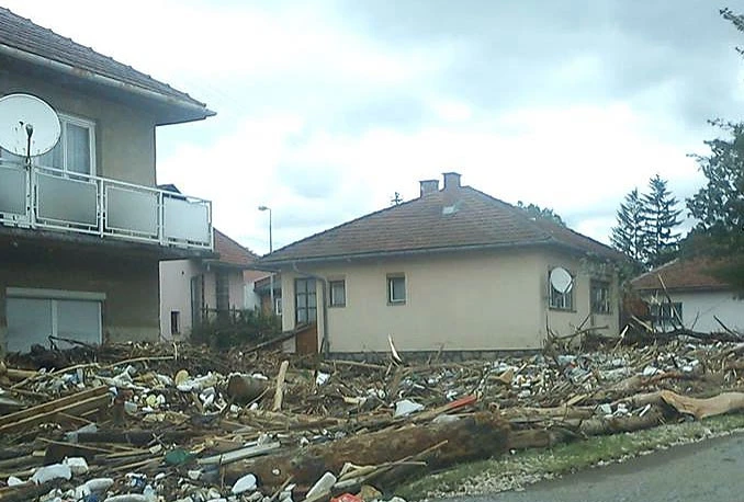 Maglaj traži volontere; Netko prodaje humanitarnu pomoć?!