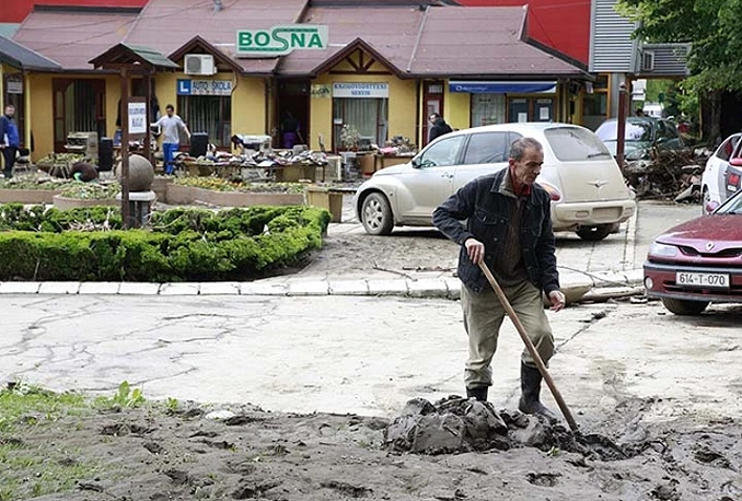 Spašavanje se nastavlja: Nanosi mulja visoki i do dva metra