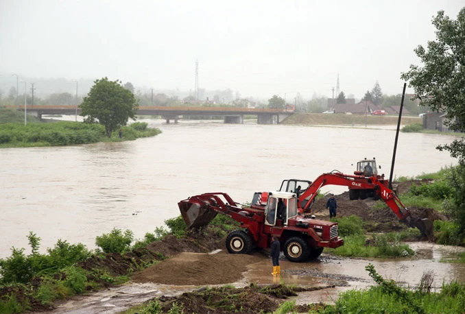 Poplave odnijele više od 10 života