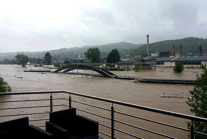 Bosna odnijela most u Zavidovićima