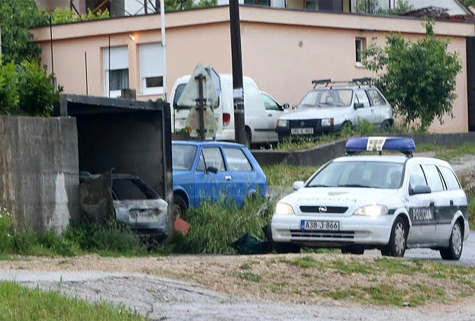 U noći planulo osobno vozilo u naselju Orlac