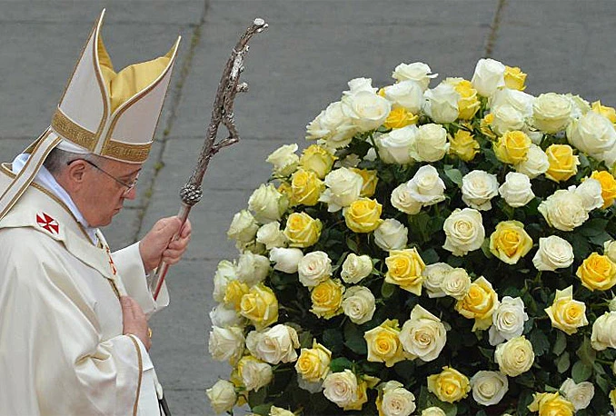 Papa Franjo kaže da je spreman krstiti vanzemaljce kada bi došli u Vatikan