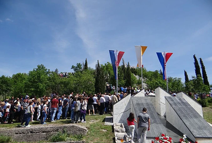 Tisuće vjernika hodočastile Kraljici Mira u Hrasno